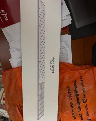 Tastiera Apple con Touch ID Apple