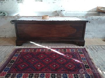 Antica Cassapanca in Legno di Castagno