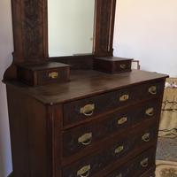 Comò  antico in noce con specchiera