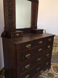 Comò  antico in noce con specchiera