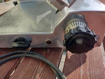 Affettatrice Aghetto modello Universal usata