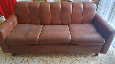 divano letto similpelle vintage