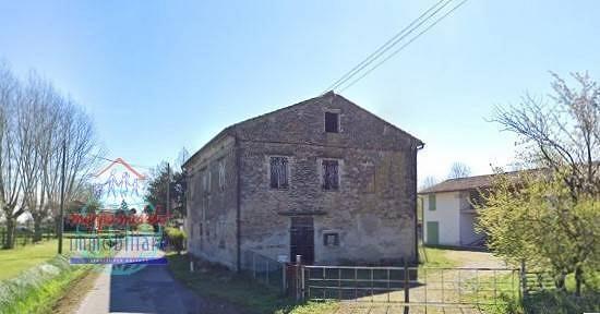 Rustico / Casale di 260 m² con più di 5 locali a C - Vista 2