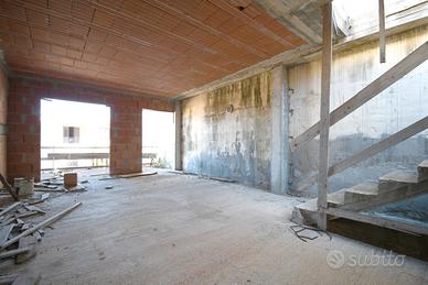 Fabbricato al grezzo con vista panoramica