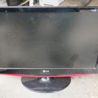 Televisore LG 22 pollici.