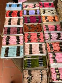 Set 300 matassine da ricamo nuove
