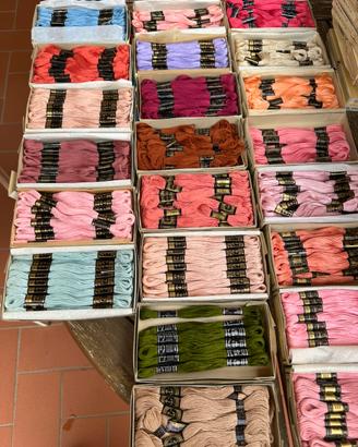Set 300 matassine da ricamo nuove