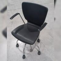 SEDIA GIREVOLE IN PLASTICA CON BRACCIOLI