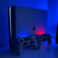 PlayStation 4 Pro 1TB Bianca + 4 Giochi