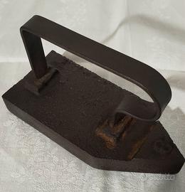 Ferro da stiro antico