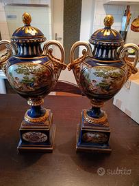 Coppia di vasi su piedistallo sevres