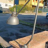 Antica lampada industriale 