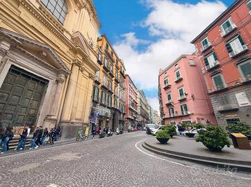 6 LOCALI A NAPOLI