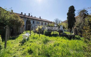 MONOLOCALE CON CON LOCALE ACCESSORIO, GIARDINO E B