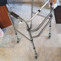 Deambulatore con ruote