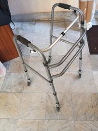 Deambulatore con ruote