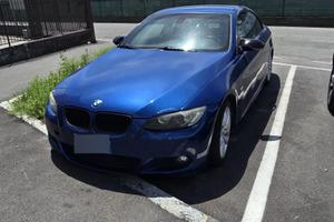BMW E93 320i