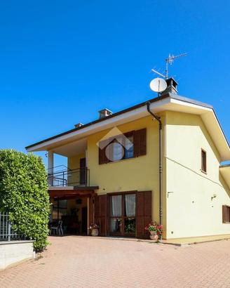 VILLA SINGOLA A LUSERNA SAN GIOVANNI
