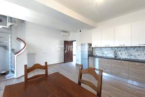 BILOCALE SU DUE LIVELLI RISTRUTTURATO - ZONA CENTR