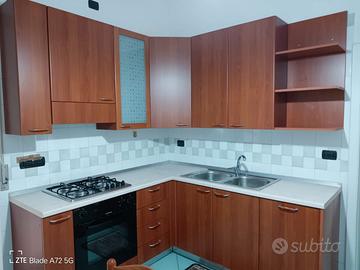 cucina componibile, camera da letto e altro