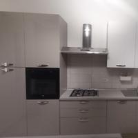 cucina completa di elettrodomestici 