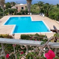 Vista mare e piscina