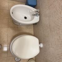 2 coppie sanitari e lavabi