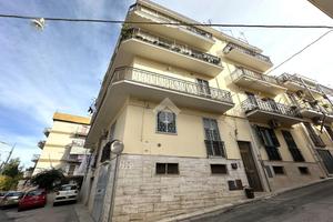 3 LOCALI A CANOSA DI PUGLIA