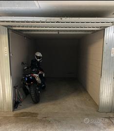 Affittasi posto scooter in box privato