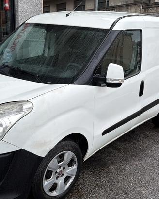 Furgone fiat doblo’ 1,6 105 cv