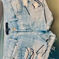 Jeans shorts strappati chiari catenelle Bershka 40