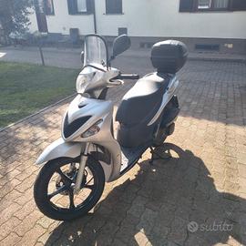 Scooter  Suzuki sixteen 150 2009