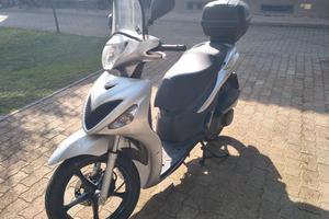 Scooter  Suzuki sixteen 150 2009