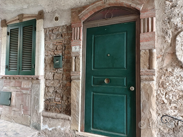 Mono locale con locale adiacente