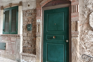 Mono locale con locale adiacente