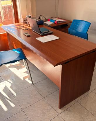 Set mobili per ufficio