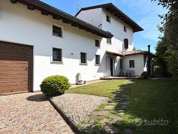 CASA ACCOGLIENTE E RICCA DI FASCINO CON UN MAGN...