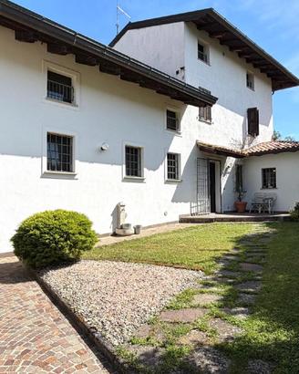 CASA ACCOGLIENTE E RICCA DI FASCINO CON UN MAGN...