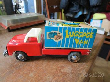 modellino camion in latta anni 60 made in china da