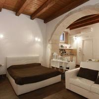 ORTIGIA :STABILE COMPOSTO DA 3° APPARTAMENTI