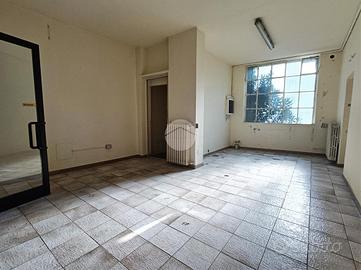 NEGOZIO A CARATE BRIANZA