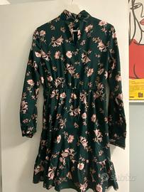 Vestito verde con fantasia floreale