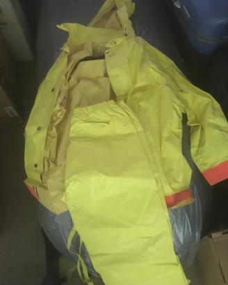 Scarponi e vestiario tipo da trekking o x caccia