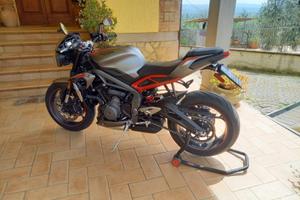 Triumph Street Triple R 765