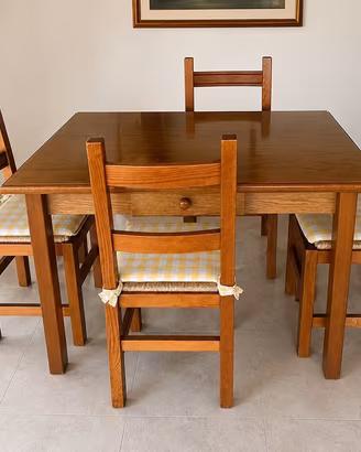 Tavolo in legno + 4 sedie – Set sala da pranzo