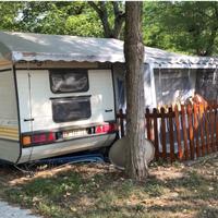Roulotte,veranda, gazebo con pareti e pavimento