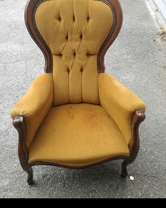 due poltrone velluto giallo oro