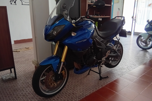 Moto Triumph 1050 Tiger