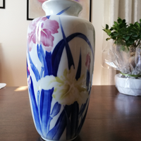 Vaso di ceramica a fiori