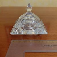 piramide in cristallo